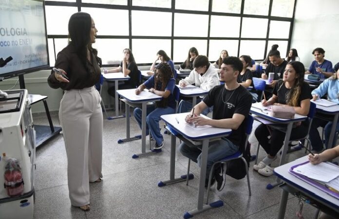 Escola-Estadual-Lucia-Martins-Coelho-Ft-Bruno-Rezende