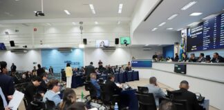 Aprovados projetos que mantêm passe do estudante e isenção ao ISS do transporte