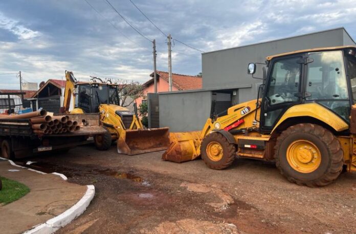trator-obra-Sanesul-Dourados