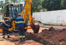 Obras de ampliação da rede de esgoto avançam em seis bairros de Campo Grande nesta semana